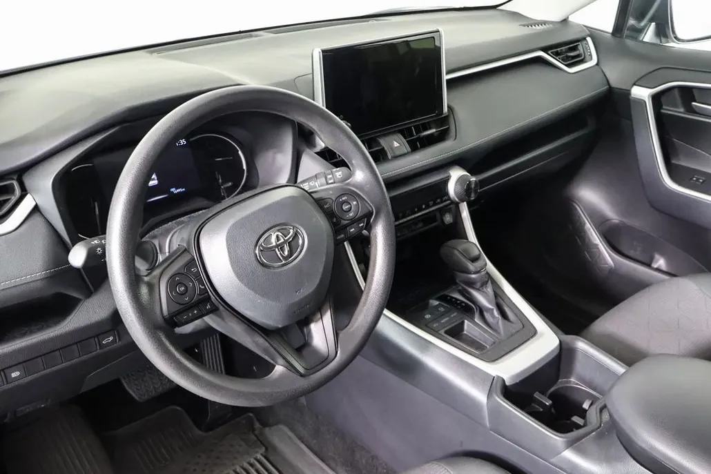 2024 Toyota RAV4 XLE photo 1