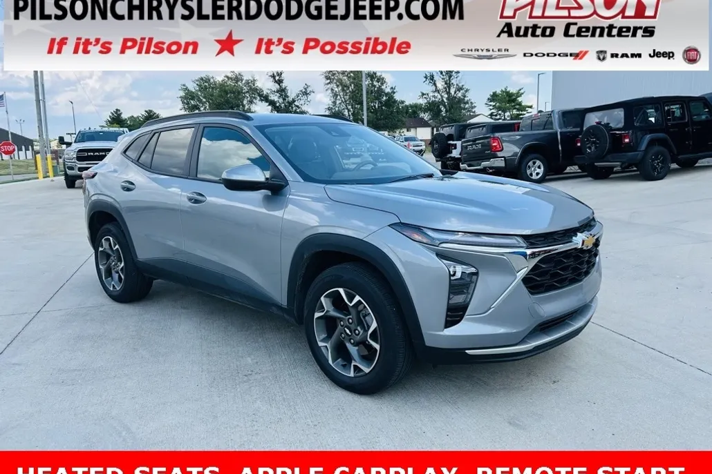 2024 Chevrolet Trax LT photo 1