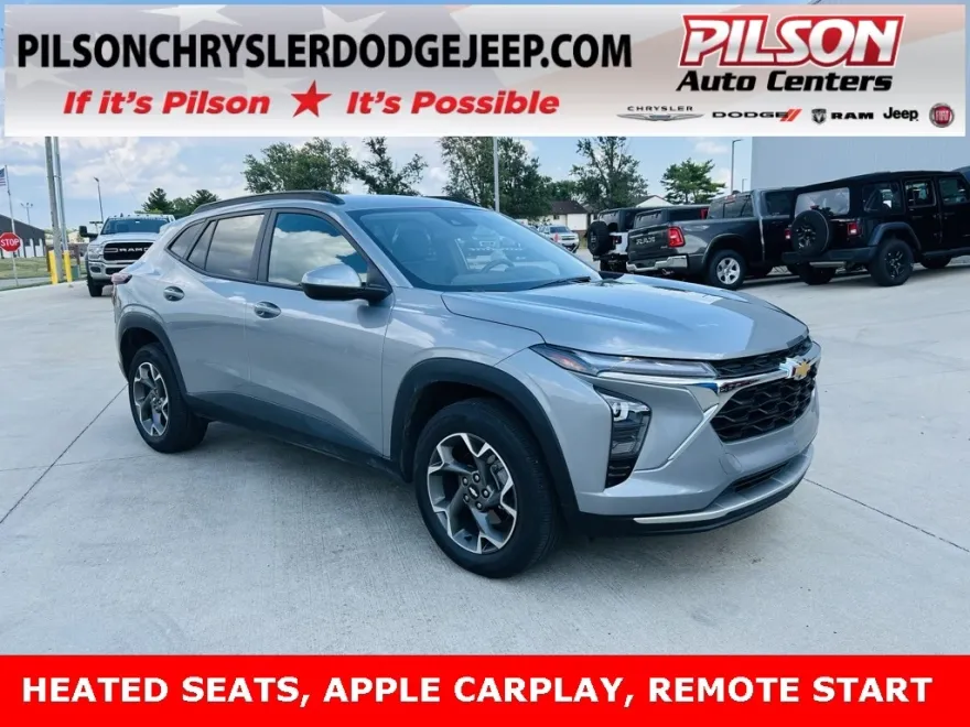 2024 Chevrolet Trax LT photo 1