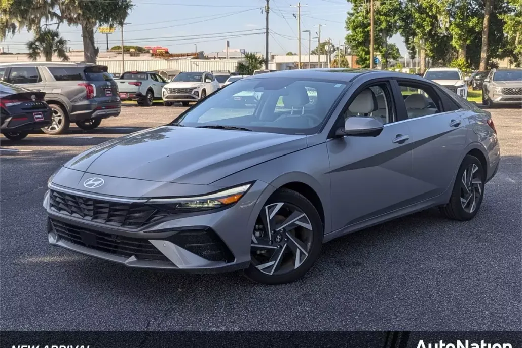 2024 Hyundai Elantra Limited photo 1