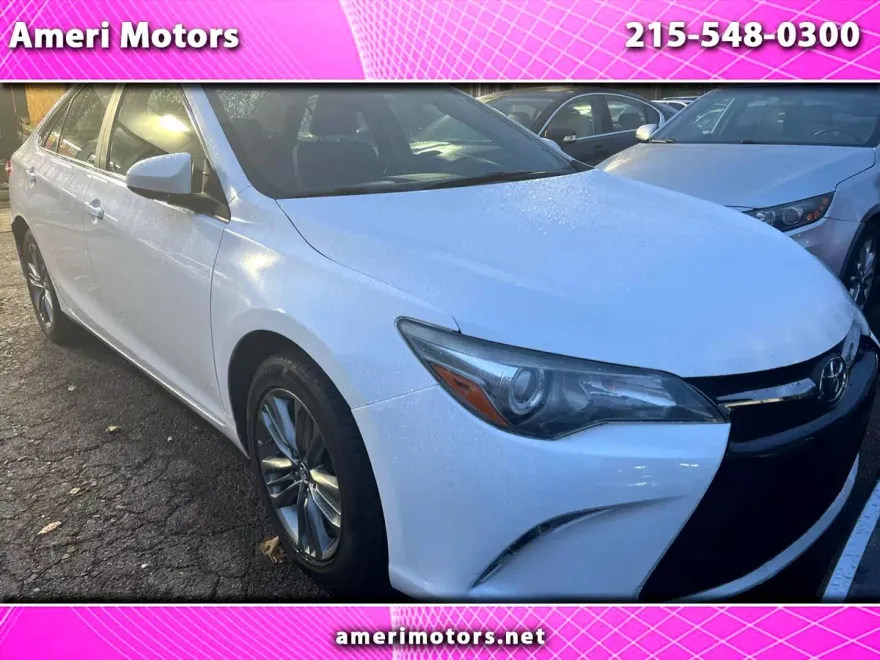 2015 Toyota Camry SE photo 1