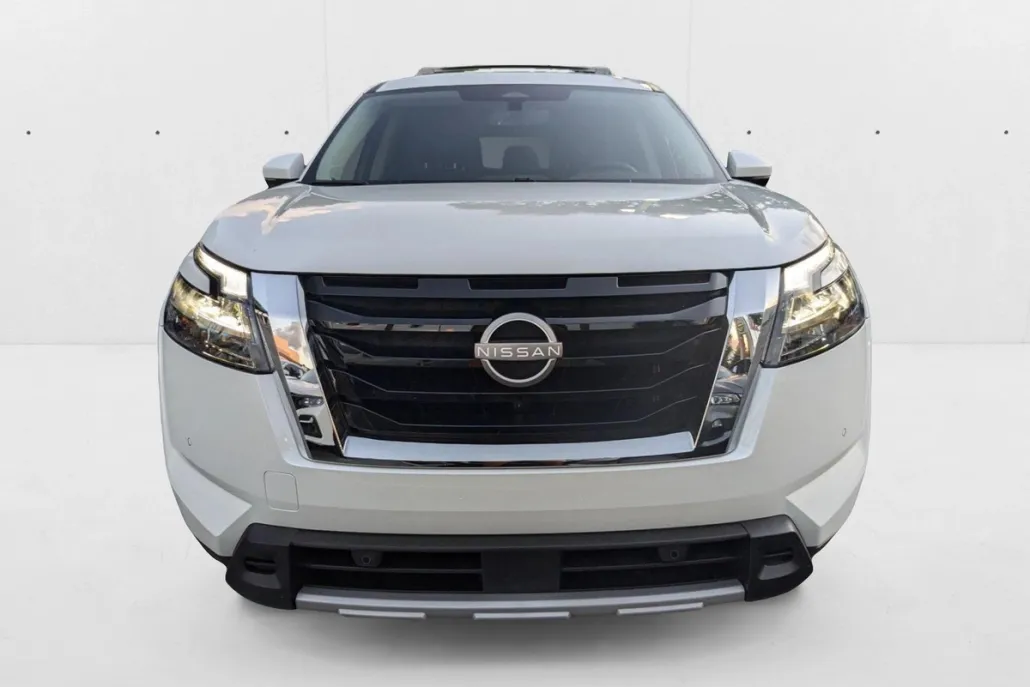2025 Nissan Pathfinder SL photo 1