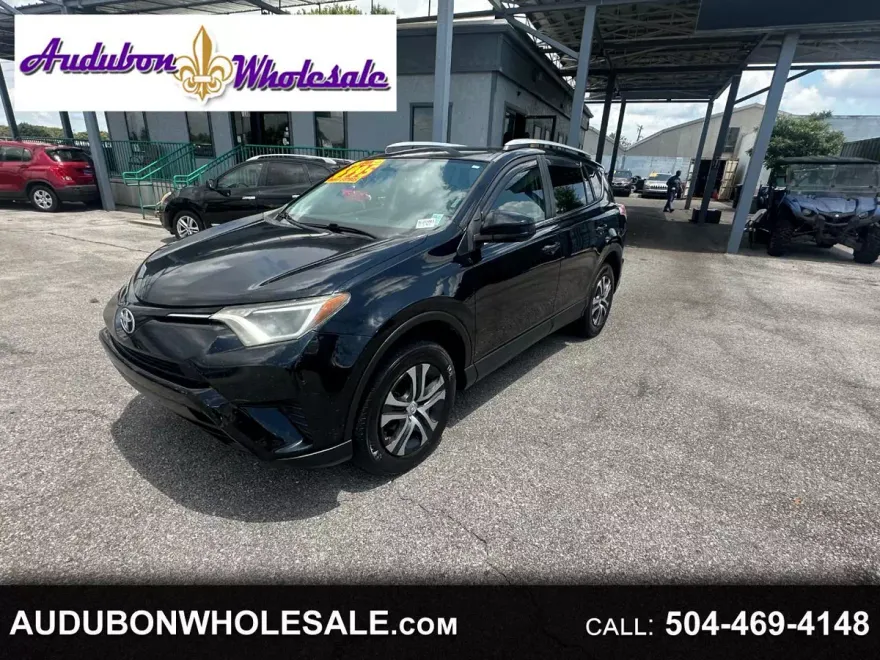 2016 Toyota RAV4 LE photo 1