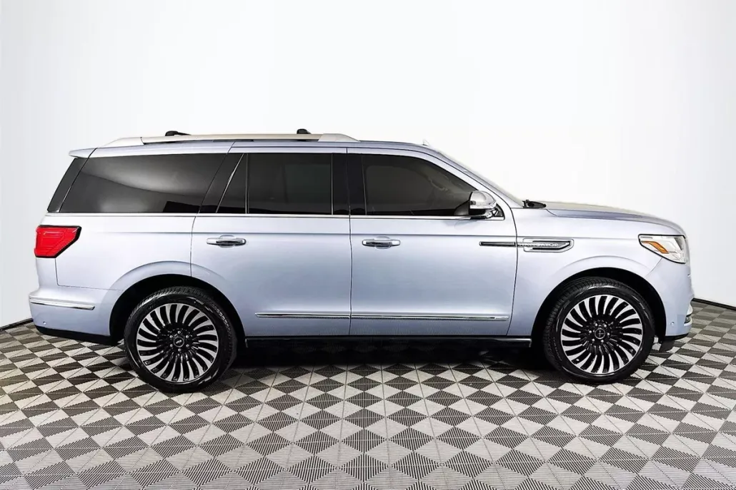 2019 Lincoln Navigator Black Label photo 1