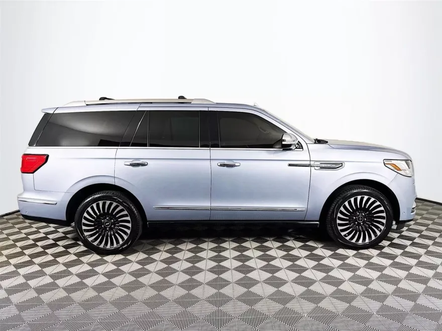 2019 Lincoln Navigator Black Label photo 1