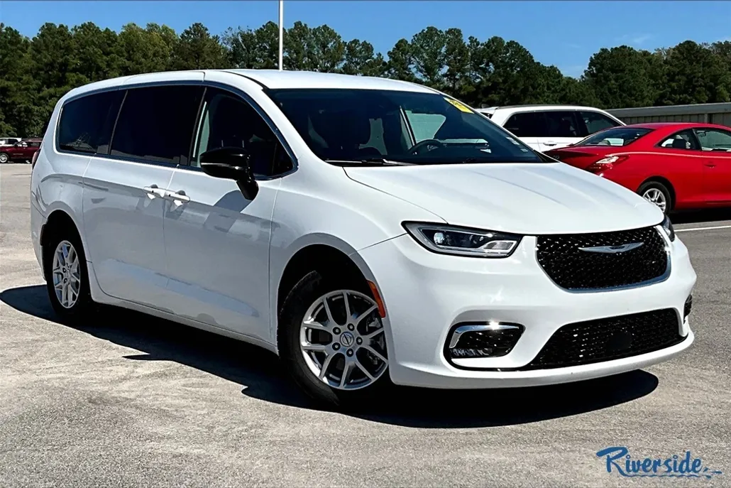 2024 Chrysler Pacifica Touring L photo 1