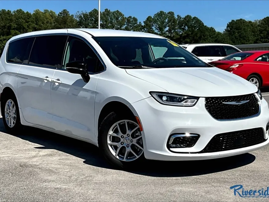 2024 Chrysler Pacifica Touring L photo 1