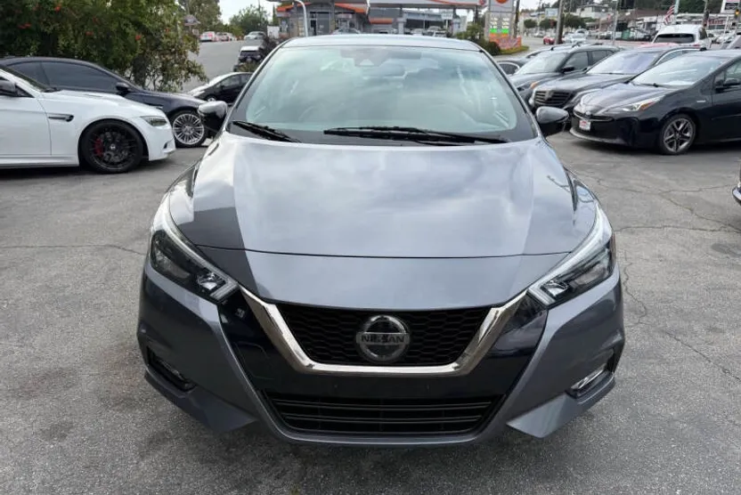 2020 Nissan Versa SR photo 1