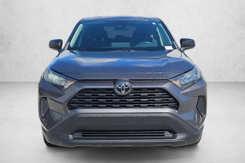 2022 Toyota RAV4 LE photo 1