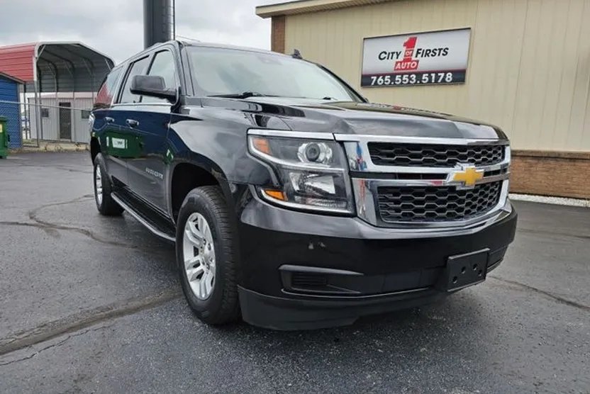 2018 Chevrolet Suburban LT photo 1