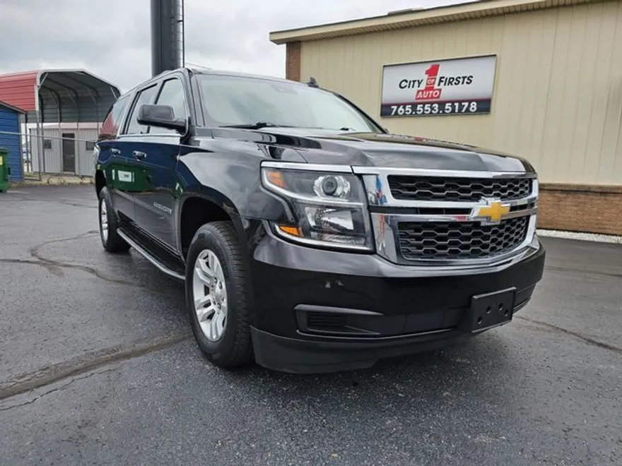 2018 Chevrolet Suburban LT photo 1