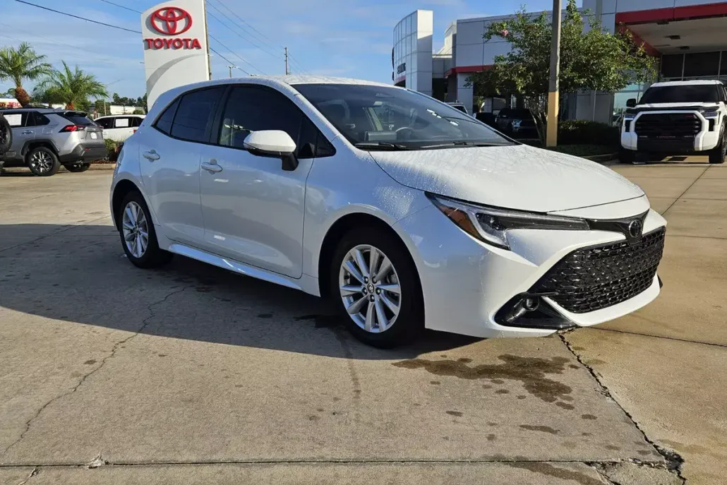 2025 Toyota Corolla SE photo 1