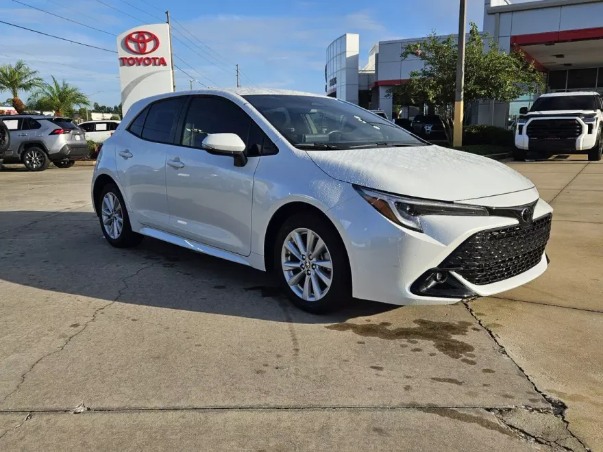 2025 Toyota Corolla SE photo 1