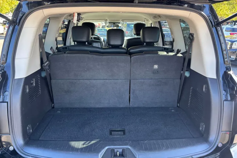 2021 Nissan Armada SV photo 1