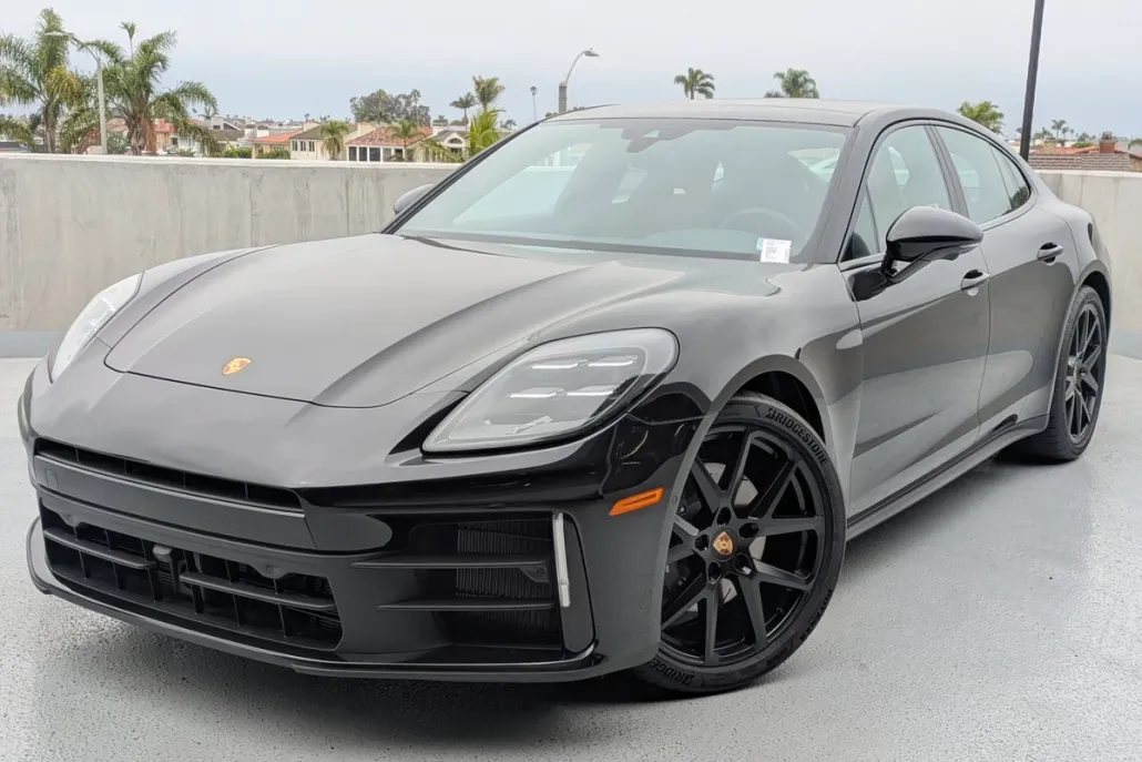 2025 Porsche Panamera 4 photo 1
