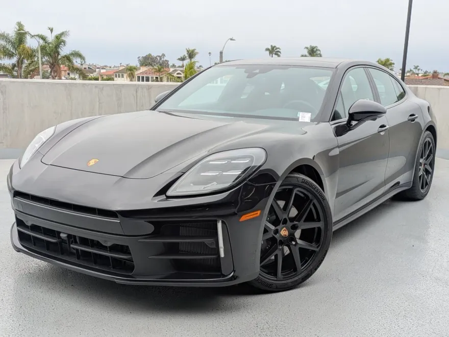 2025 Porsche Panamera 4 photo 1