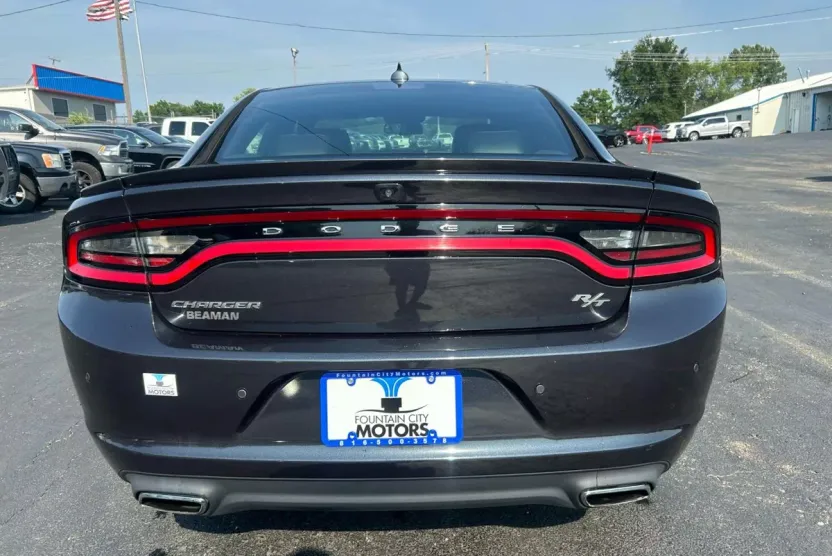 2017 Dodge Charger R/T photo 1