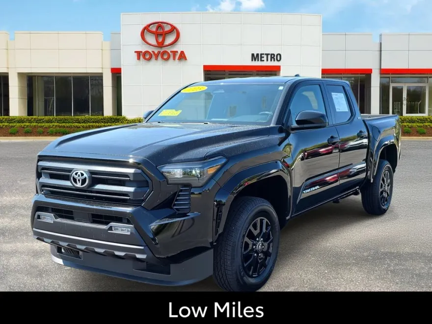 2025 Toyota Tacoma SR5 photo 1