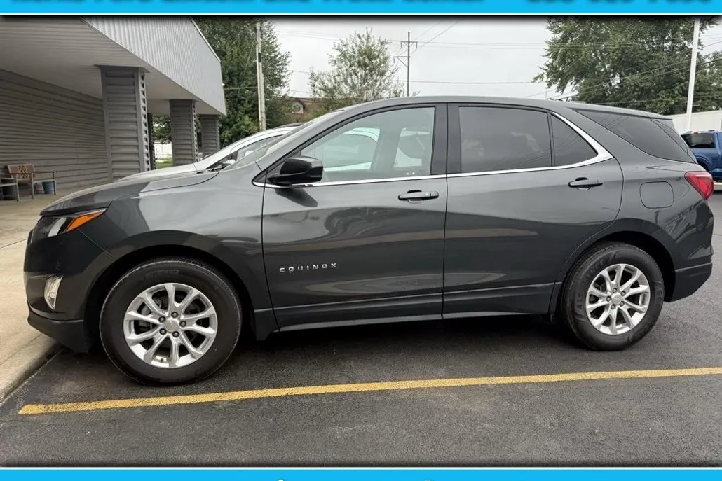2020 Chevrolet Equinox LT photo 1