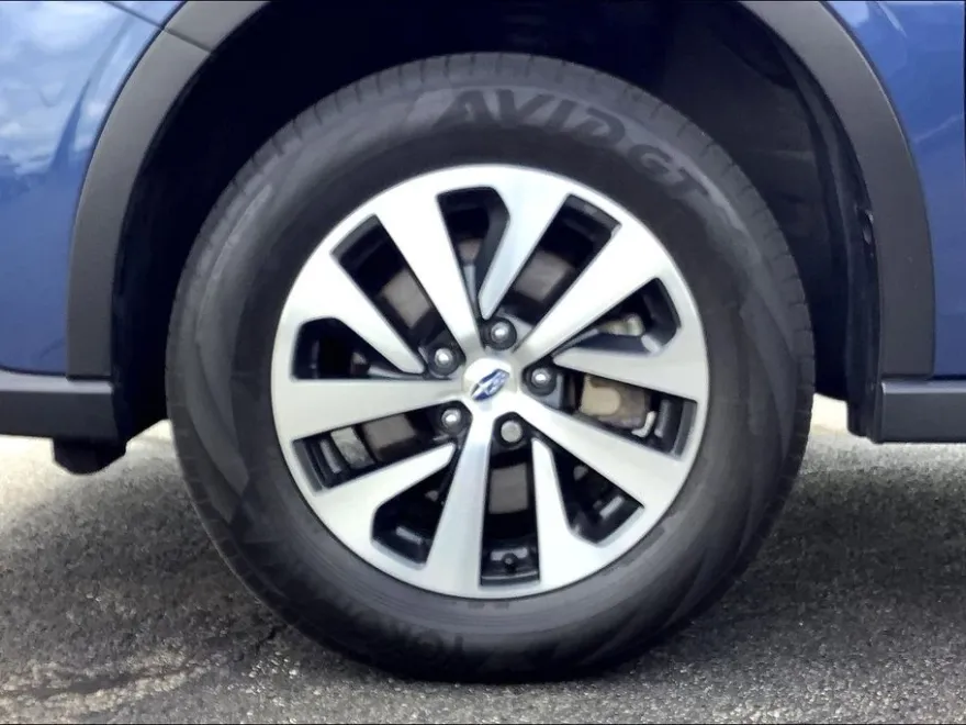 2022 Subaru Outback Premium photo 1