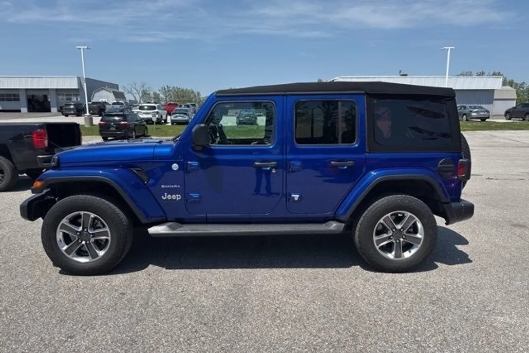 2020 Jeep Wrangler Unlimited Sahara photo 1