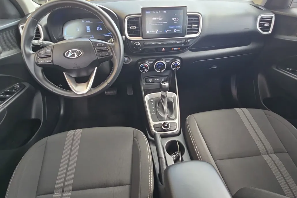 2024 Hyundai Venue SEL photo 1