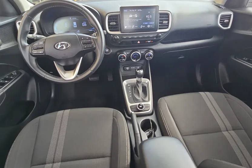 2024 Hyundai Venue SEL photo 1