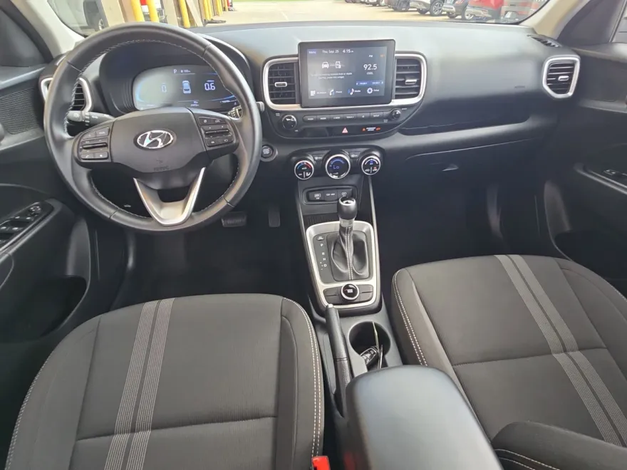 2024 Hyundai Venue SEL photo 1