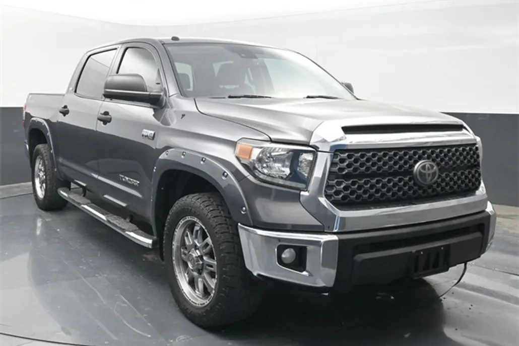 2018 Toyota Tundra SR5 CrewMax photo 1