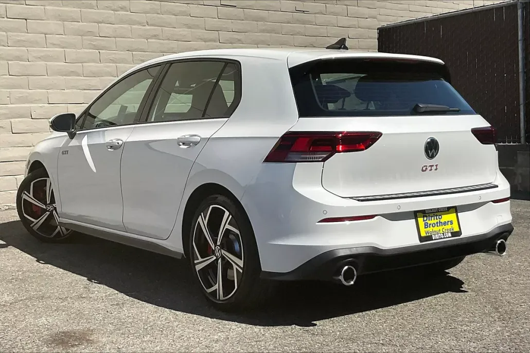 2025 Volkswagen Golf GTI SE photo 1