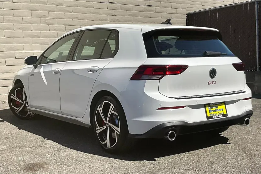 2025 Volkswagen Golf GTI SE photo 1