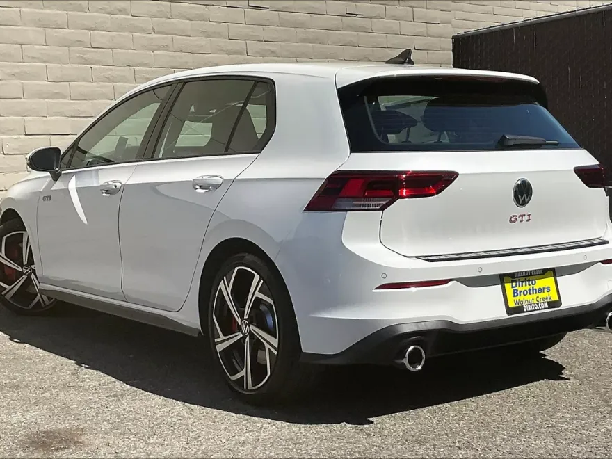 2025 Volkswagen Golf GTI SE photo 1