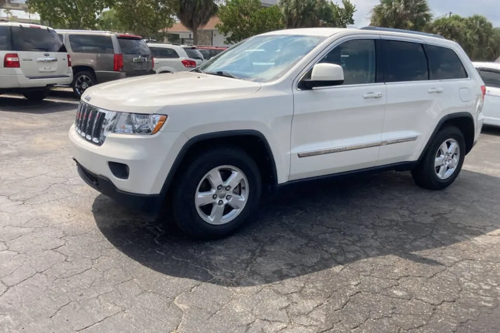 2012 Jeep Grand Cherokee Laredo photo 1