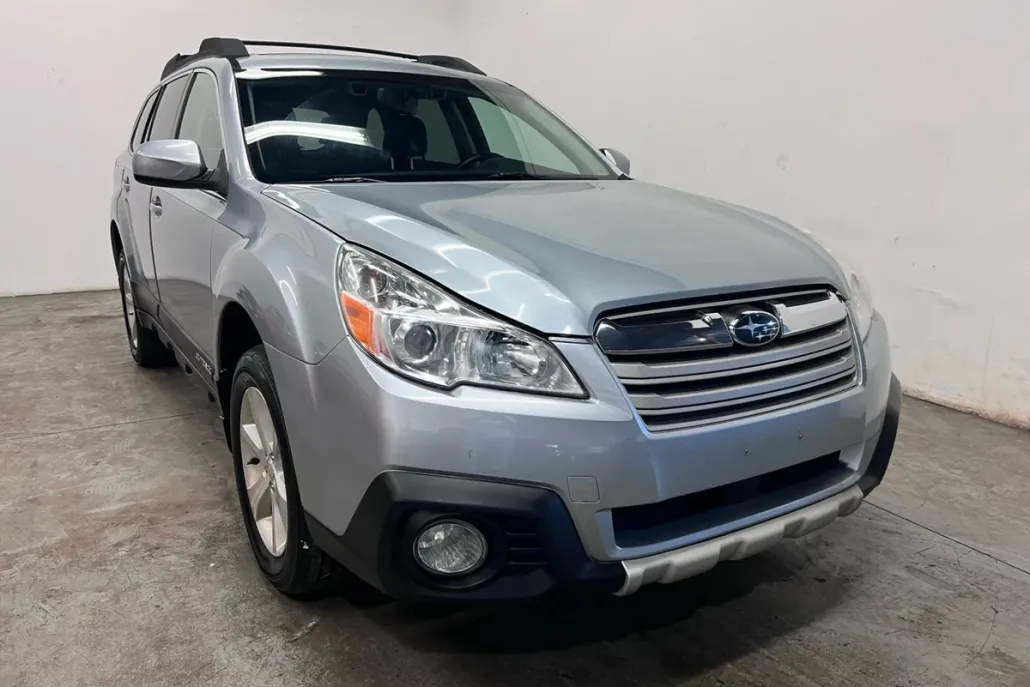 2014 Subaru Outback 2.5i Limited photo 1