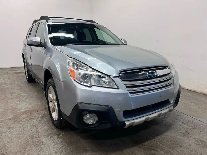 2014 Subaru Outback 2.5i Limited photo 1