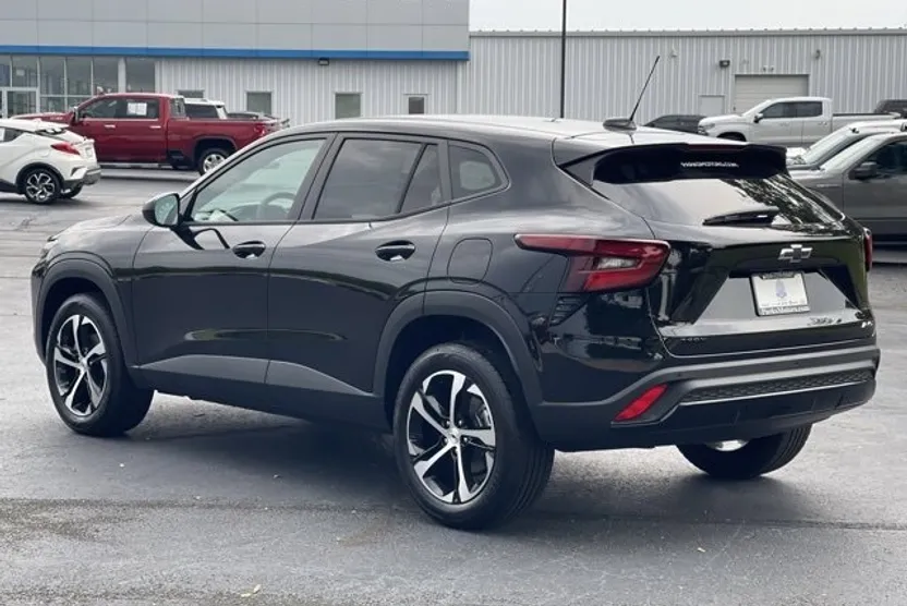 2025 Chevrolet Trax photo 1