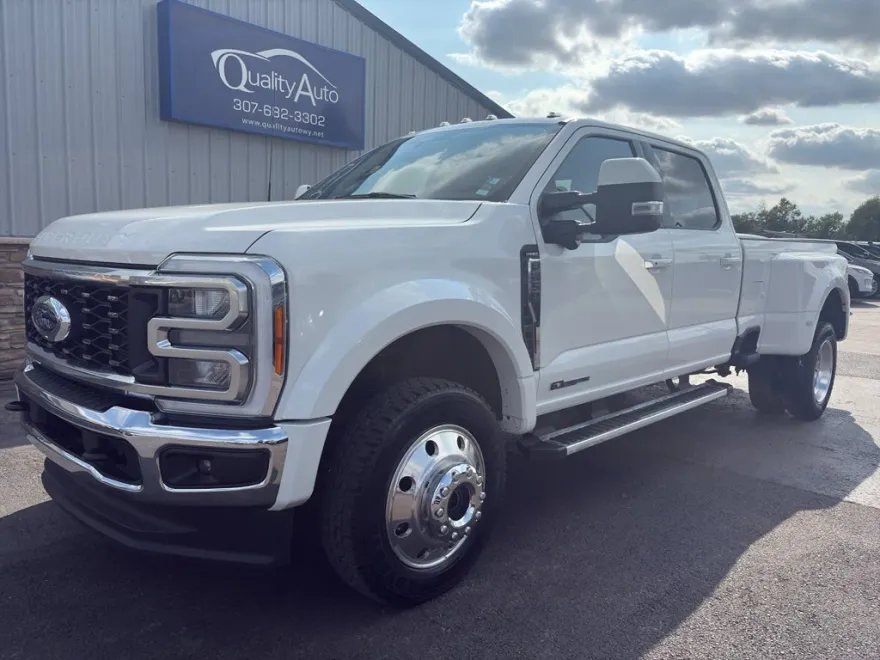 2023 Ford F-450 Lariat photo 1