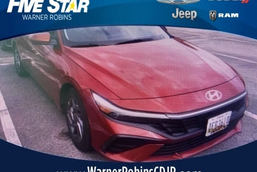2024 Hyundai Elantra SEL photo 1