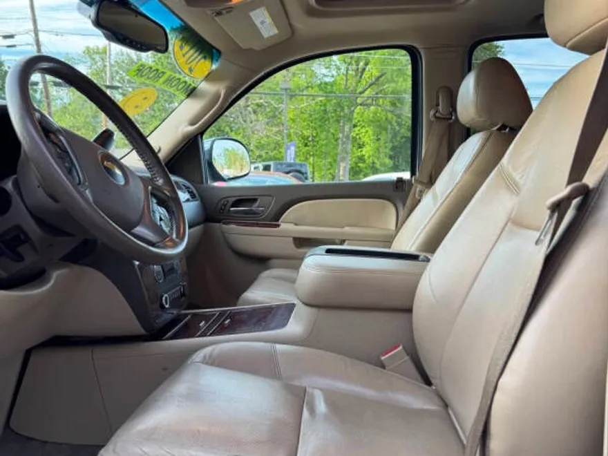 2012 Chevrolet Tahoe LTZ photo 2