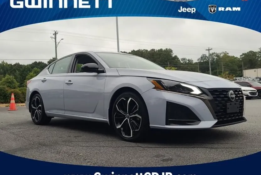 2024 Nissan Altima 2.5 SR photo 1