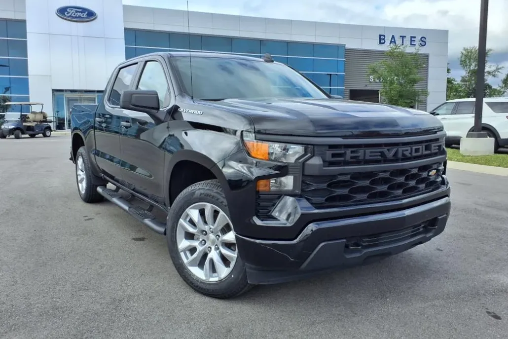 2022 Chevrolet Silverado 1500 Custom photo 1