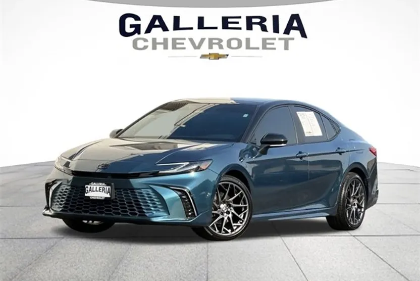 2025 Toyota Camry LE photo 1