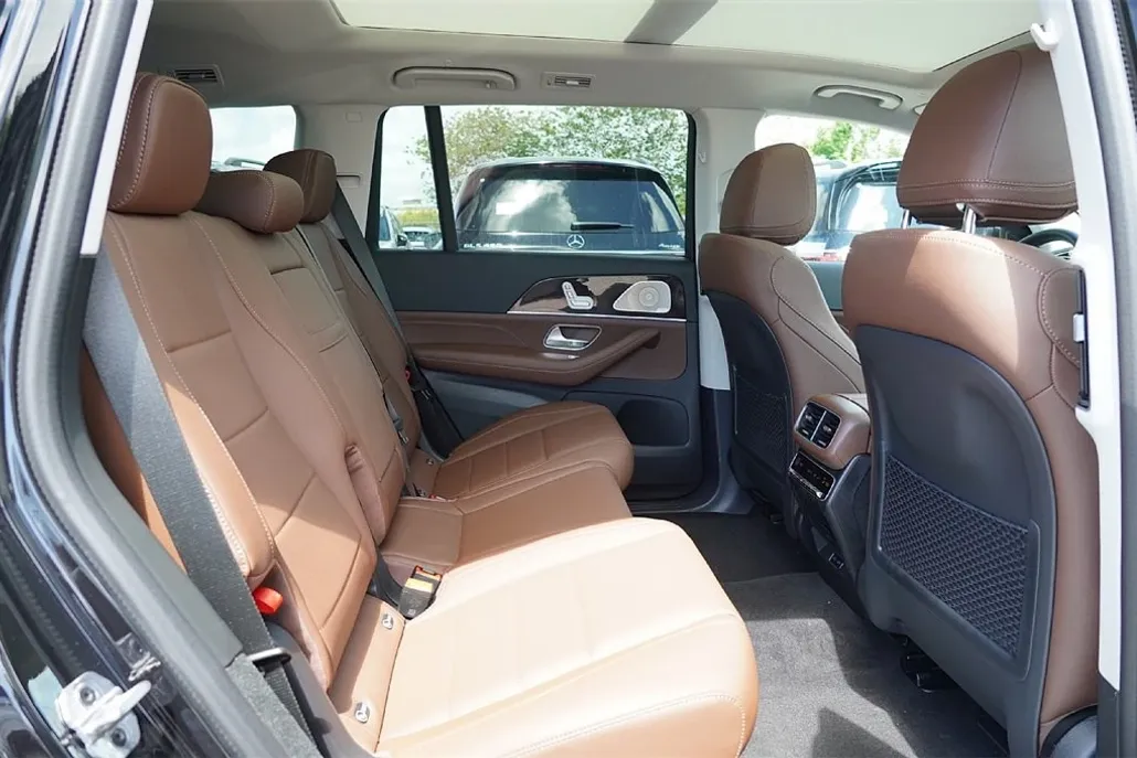 2025 Mercedes Benz GLS 450 4MATIC photo 1