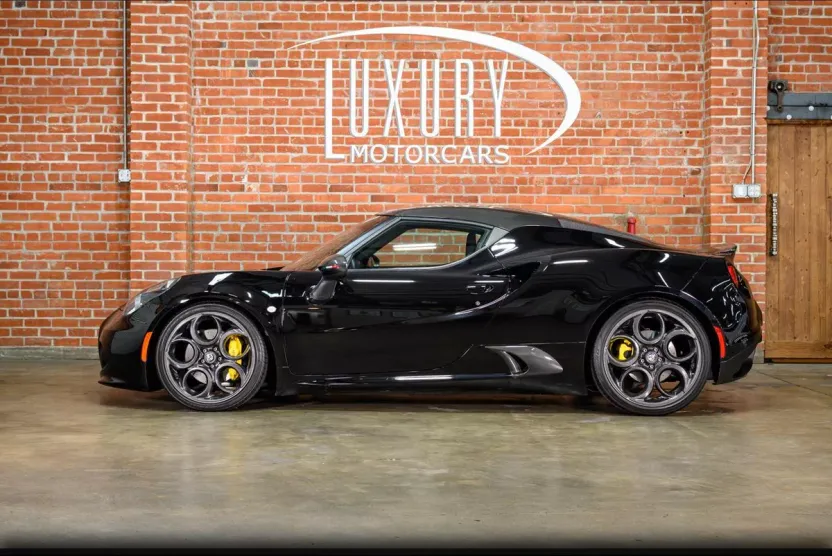 2017 Alfa Romeo 4C Coupe photo 1