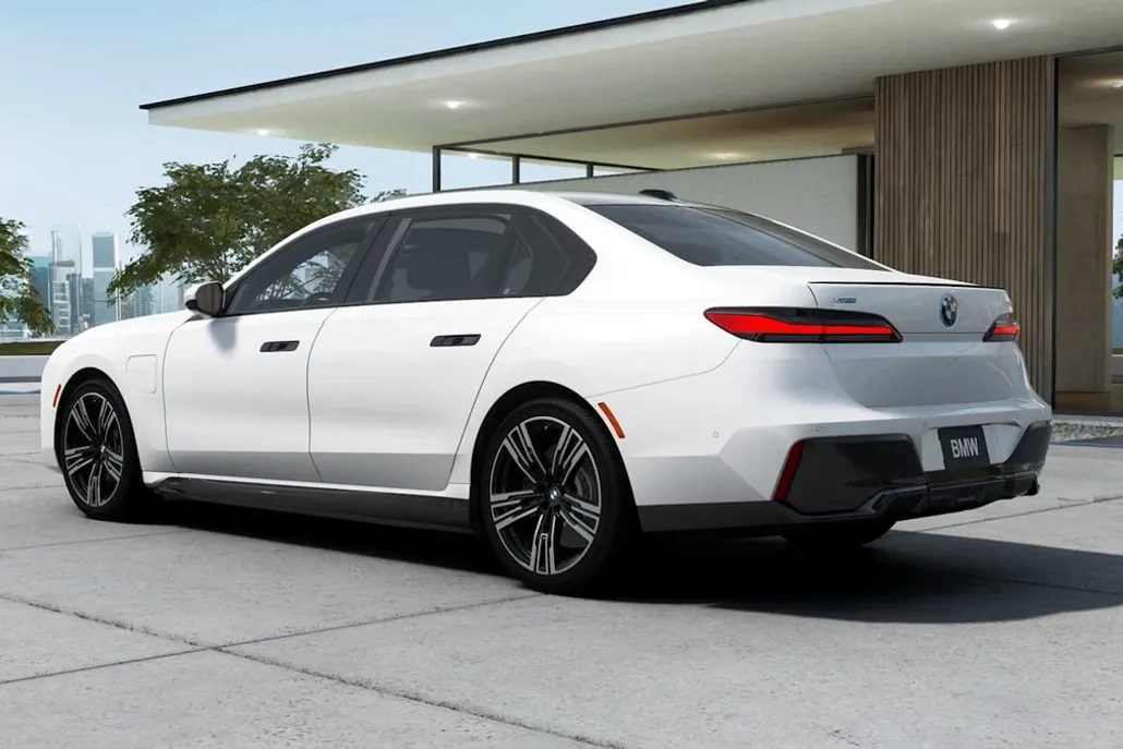 2026 Bmw 750e photo 1