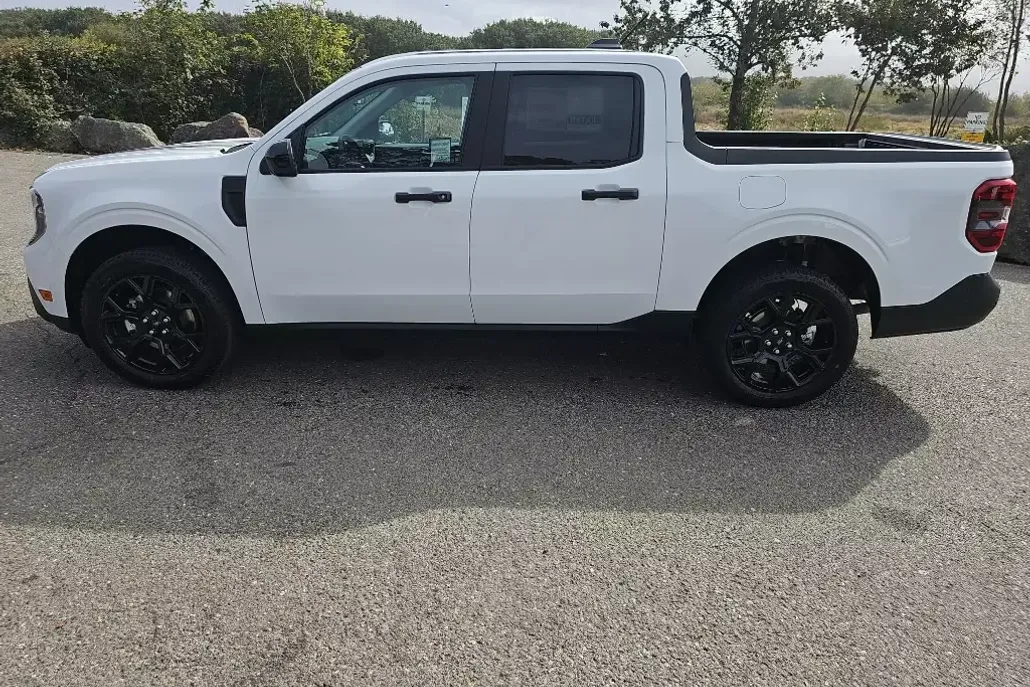 2025 Ford Maverick XLT photo 1