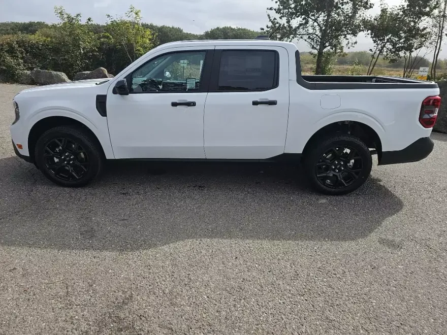 2025 Ford Maverick XLT photo 1