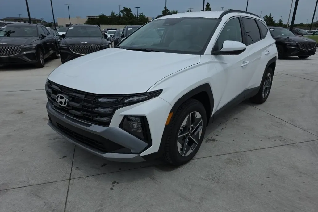 2025 Hyundai Tucson SEL photo 1
