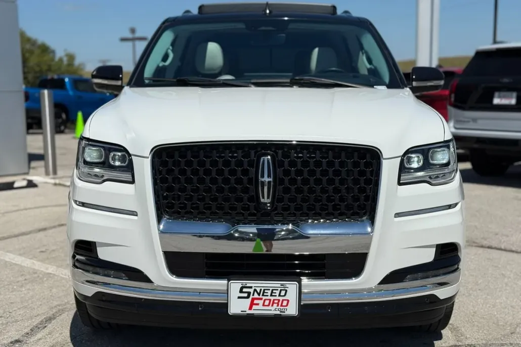 2023 Lincoln Navigator Black Label photo 1