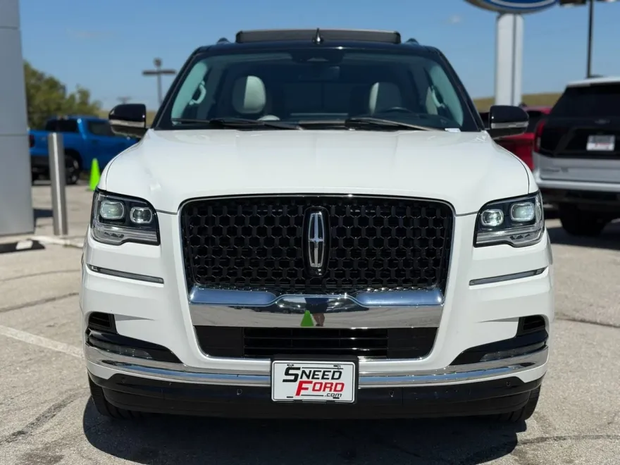 2023 Lincoln Navigator Black Label photo 1